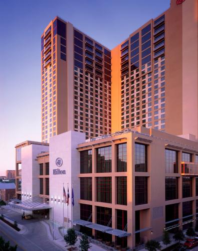 Hilton_Austin_Exterior00101